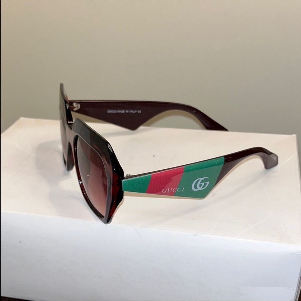 Gucci Women's Sunglasses in Red and Green